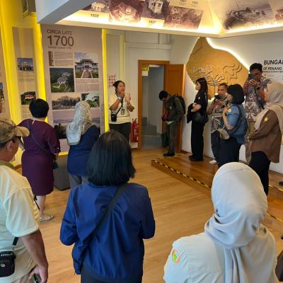 Participants Visit To Edgecliff Gallery 2penang Hill